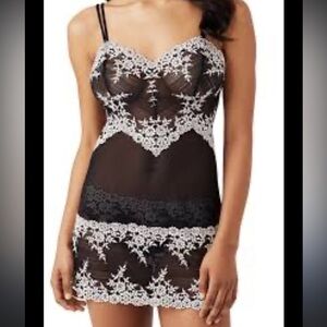 Wacoal ‘Embrace Lace’ Chemise medium black white sheer slip